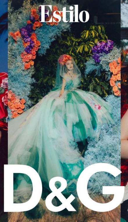 Todo comenzó en 2012 en la ciudad de Taormina, Sicilia, cuando Domenico Dolce y Stefano Gabbana lanzaron Alta Moda, un universo de haute couture inspirado en la cultura de Italia. Después de 14 años, la casa de moda volvió a la pintoresca isla para presentar su colección de 2026 en el Radicepura Horticultural Park, convirtiendo a sus jardines botánicos en una pasarela sublime.