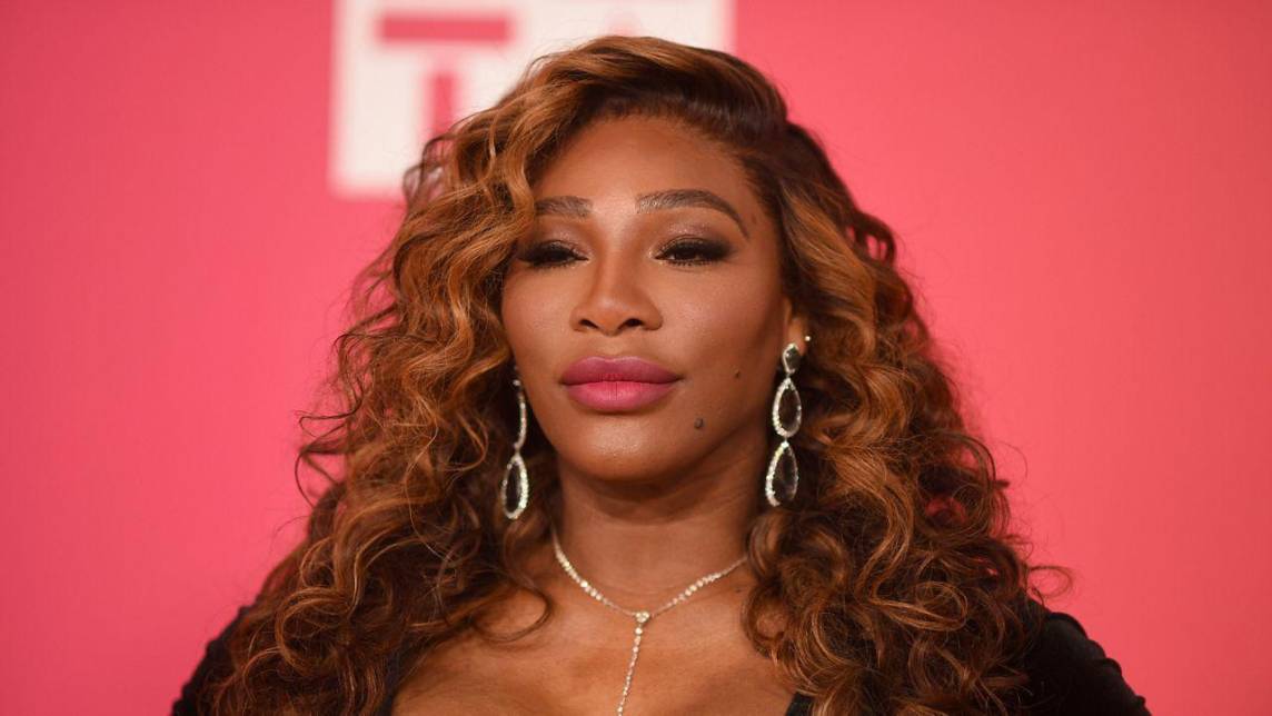 El icono del tenis Serena Williams presentó su nuevo proyecto: Wyn Beauty, una línea de maquillaje inspirada en su amor por el deporte y el espíritu de victoria.