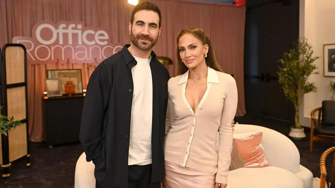 Todo lo que sabemos sobre Office Romance, la nueva película de JLo