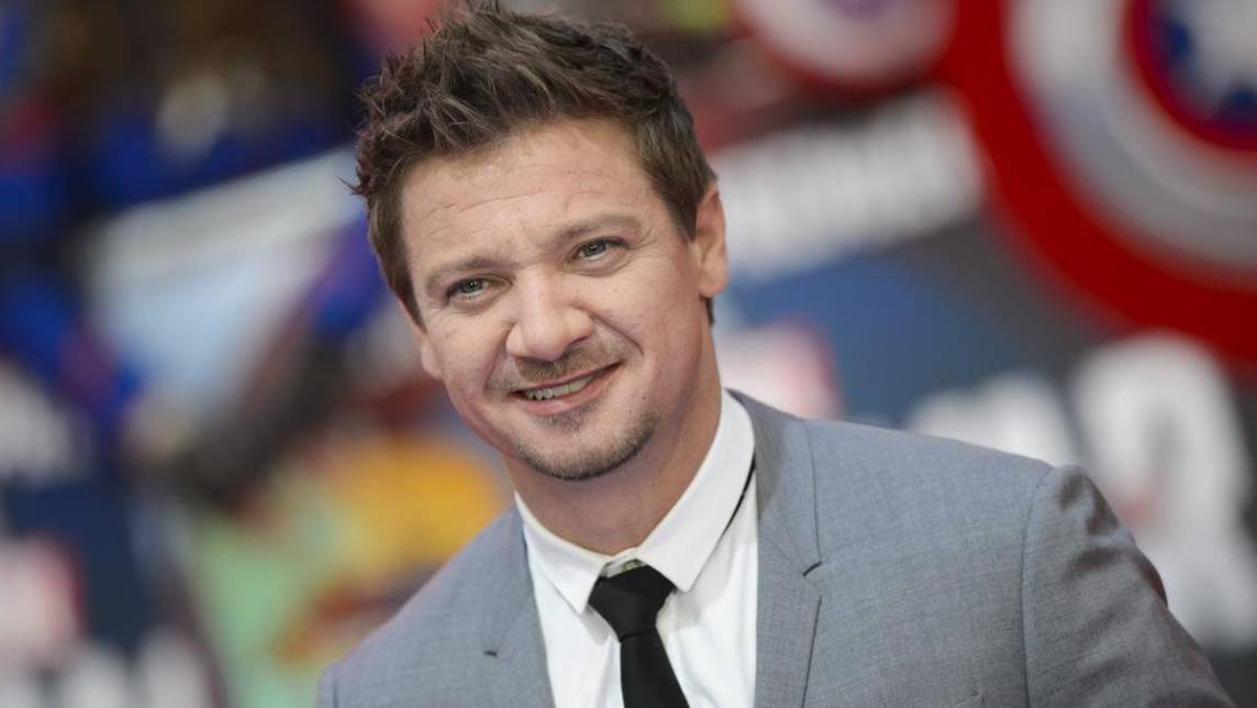 Actor Jeremy Renner en estado crítico