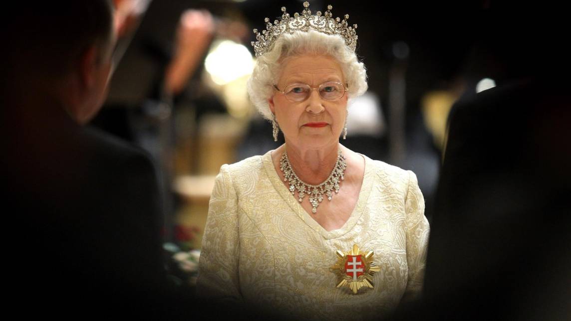 Reina Isabel II no incluyó a Meghan Markle y bisnieta en su testamento