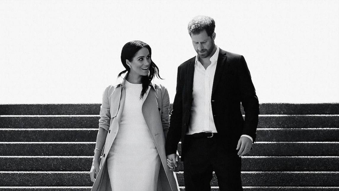 El pasado 8 de diciembre se estrenó el esperado documental del Príncipe Harry y Meghan Markle. En él, los duques de Sussex revelan cómo se conocieron, el tratamiento de la prensa a Meghan, su compromiso y detalles de su boda. Quédate para mirar los highlights del volumen I de la docuserie.