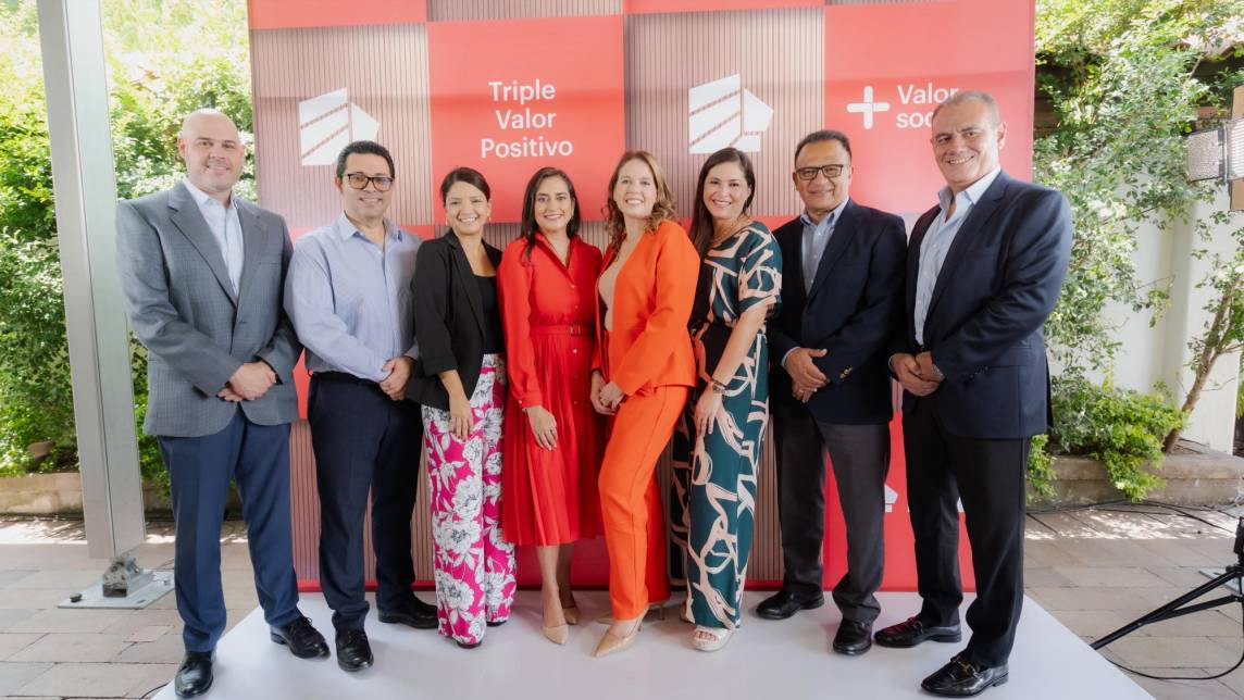 Sebastián Hidalgo, Donaldo Reyes, Wanda Ortiz, Valeria Ríos, Fabiola Güell, Sayra Nazar, Santos Elvir y Rafael Aguirre, vicepresidentes de BAC.