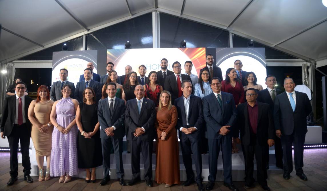 Empresas hondureñas invierten en el futuro: HonduFuturo beca a 32 jóvenes para estudios de posgrado en el exterior