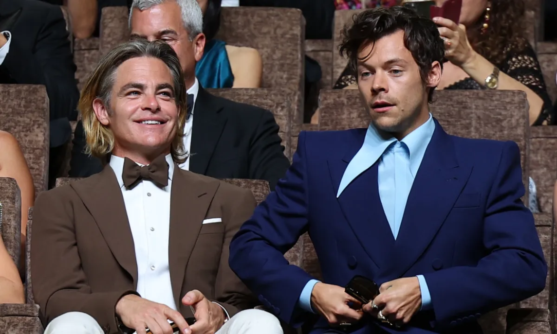 Chris Pine aclara que Harry Styles no le escupió en el Festival de Venecia