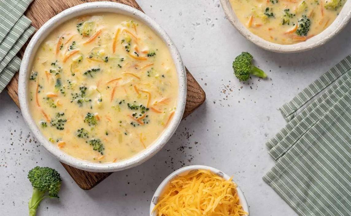 Sopa de brócoli y queso cheddar