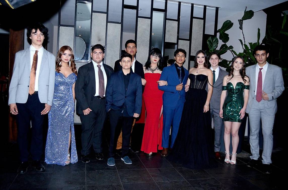 En la atmósfera del Restaurante La Cumbre, los estudiantes de Discovery School se reunieron para celebrar su Senior Dinner, un emocionante adelanto a su graduación. A lo largo de este trayecto, han forjado lazos de amistad y compañerismo que han resistido las pruebas del tiempo.