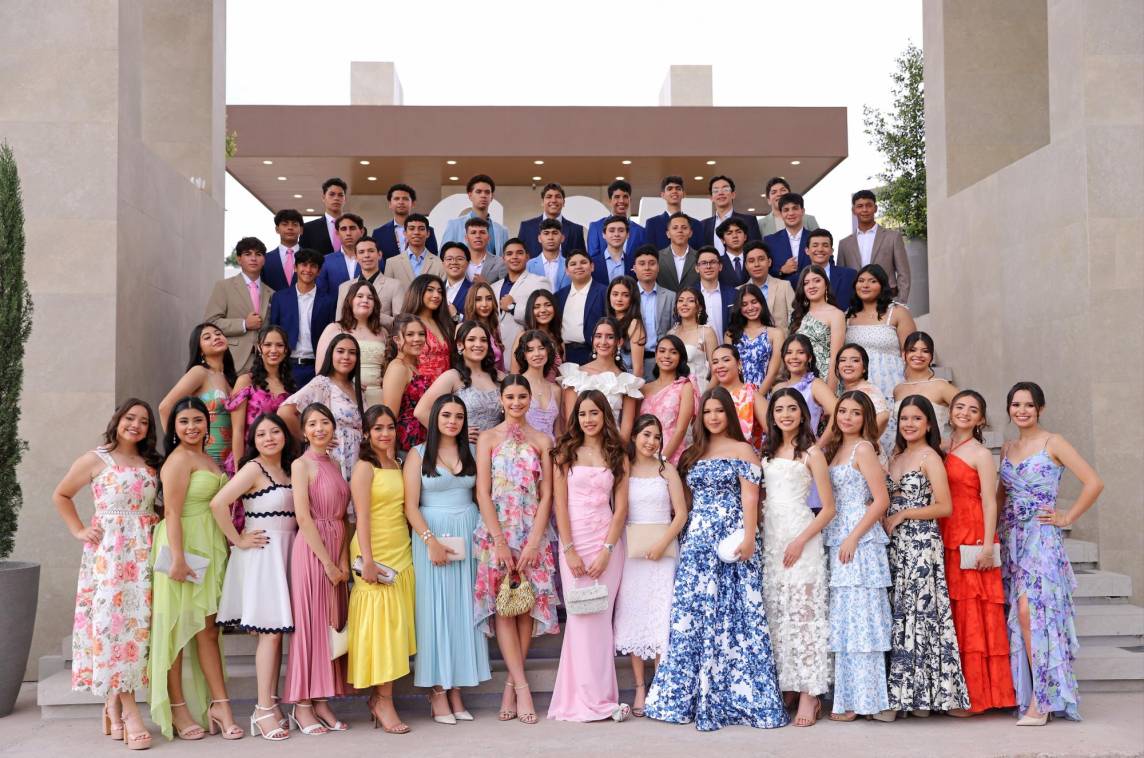 En el Senior Brunch de Macris School 2025, los seniors celebran los momentos inolvidables que han compartido y los que aún quedan por vivir. Entre recuerdos, risas y una amistad que promete durar para siempre, estos estudiantes aprovechan cada instante de su último año académico.