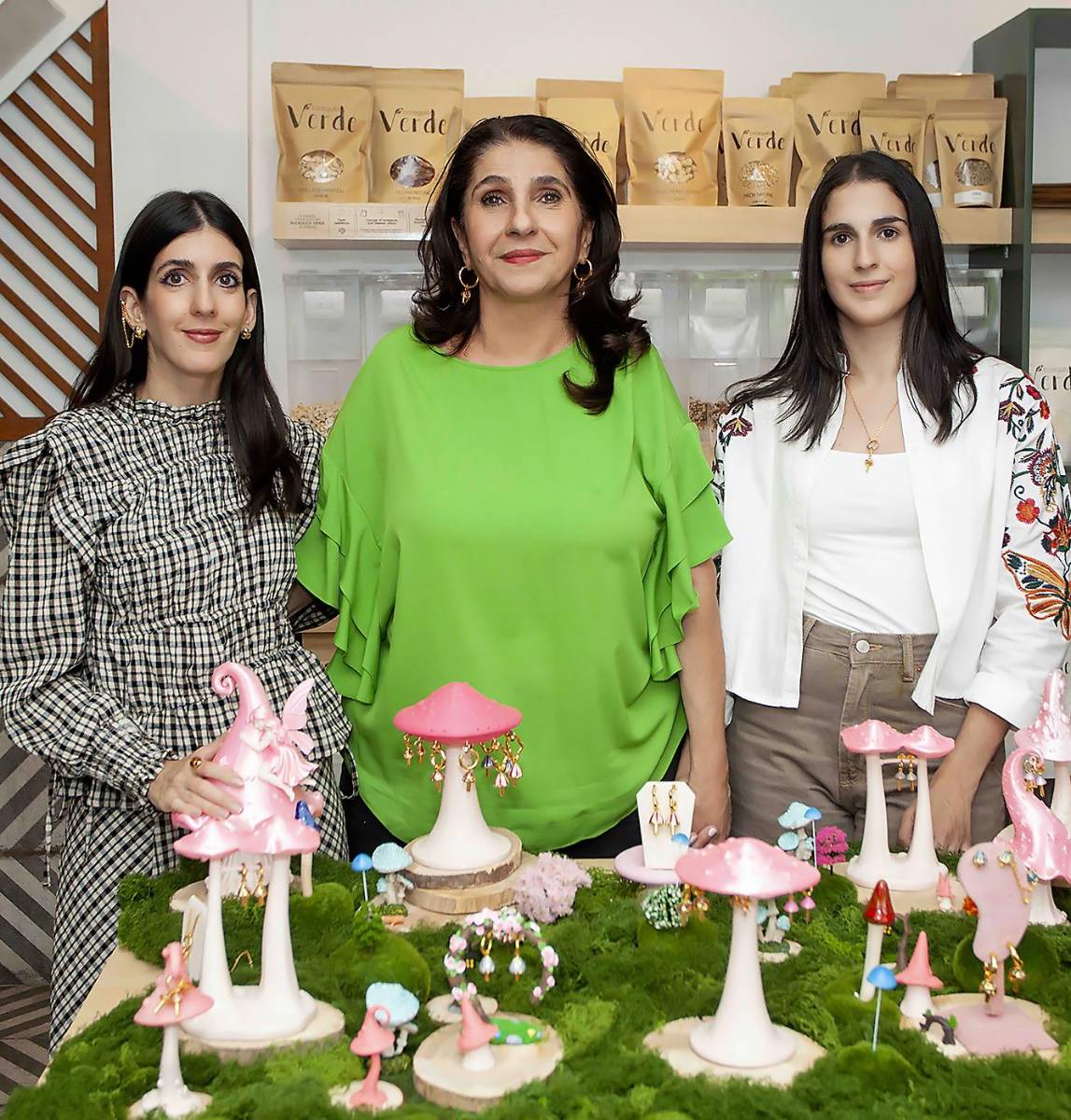 Lima Segebre con sus hijas Marie Jules Bendeck de Haeussler y Daniela Bendeck de Diek.