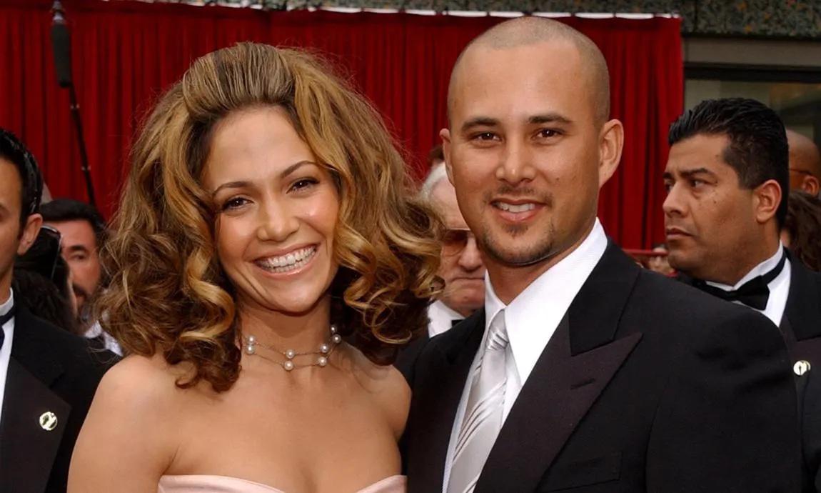 Jennifer López y Cris Judd comenzaron su relación en febrero de 2002, poco después de la ruptura de la cantante con el rapero P.Diddy, casándose pocos meses después. Judd le pidió que lo indemnizará por el golpe psicologico que sufrio.