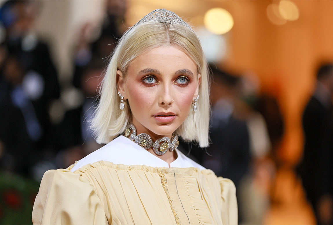 Emma Chamberlain ha dejado una huella imborrable en el mundo digital, la moda, el entretenimiento y hasta los negocios. Su influencia en las redes sociales es innegable, y su estilo único y autenticidad han resonado en millones de seguidores en todo el mundo. Sin duda, esta joven it girl está destinada a seguir brillando, dejando su marca en el mundo de la cultura pop, y estamos aquí para presenciarlo.