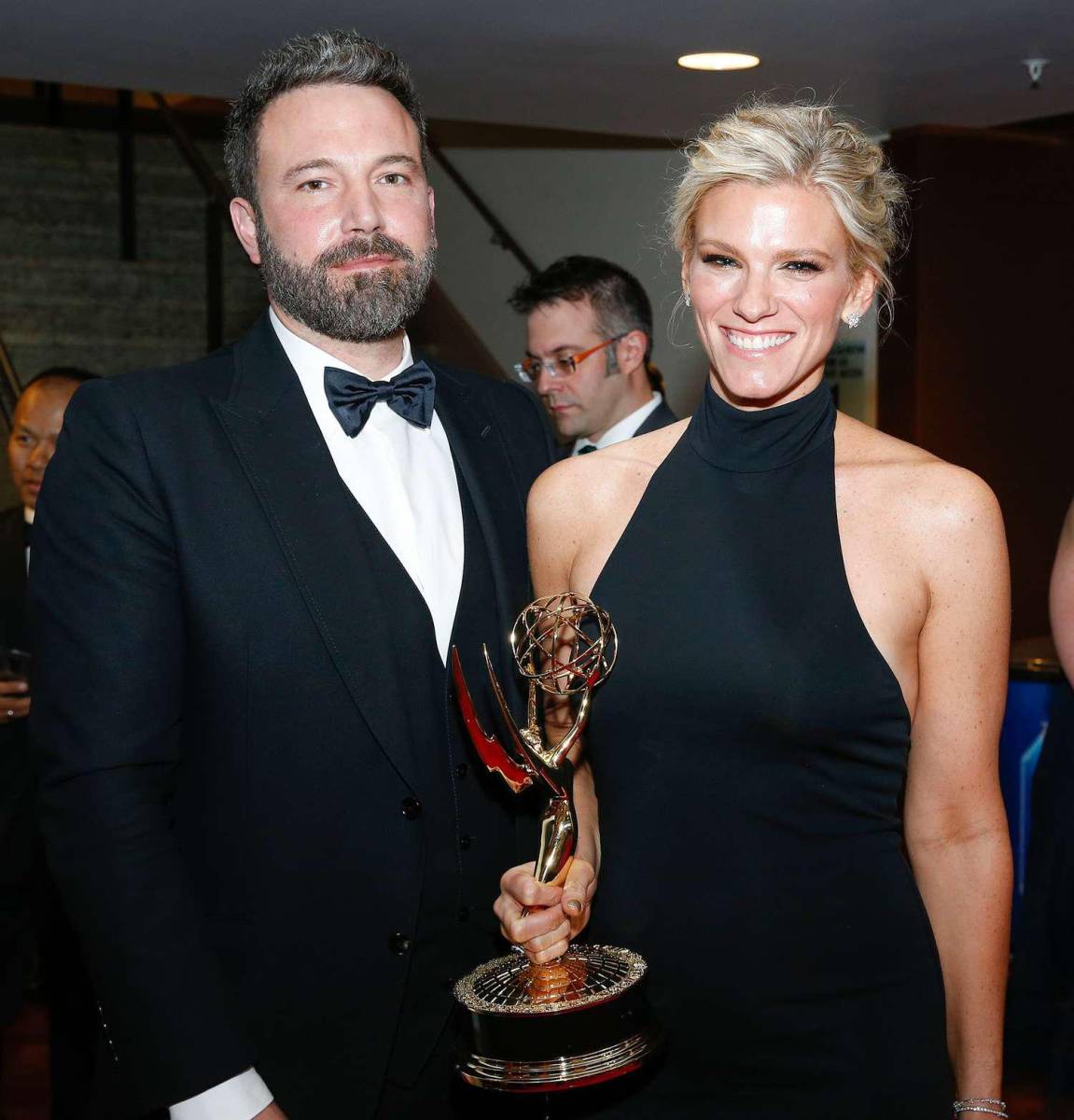 <b>Lindsay Shookus (2017-2018, 2019).</b> Affleck comenzó una relación con Lindsay Shookus, productora de “Saturday Night Live”, en 2017. La pareja tuvo una relación intermitente, separándose en 2018 y reavivando su romance brevemente en 2019. A pesar de su separación final, ambos han hablado de manera respetuosa el uno del otro.