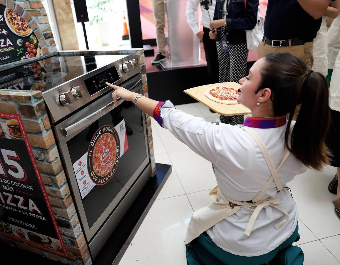 Jetstereo presenta la nueva Frigidaire Pizza Range