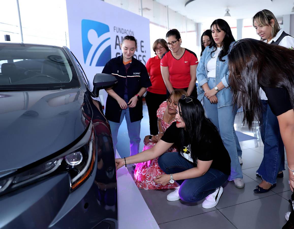 Grupo Flores y Toyota realizan taller “Manos al Motor”