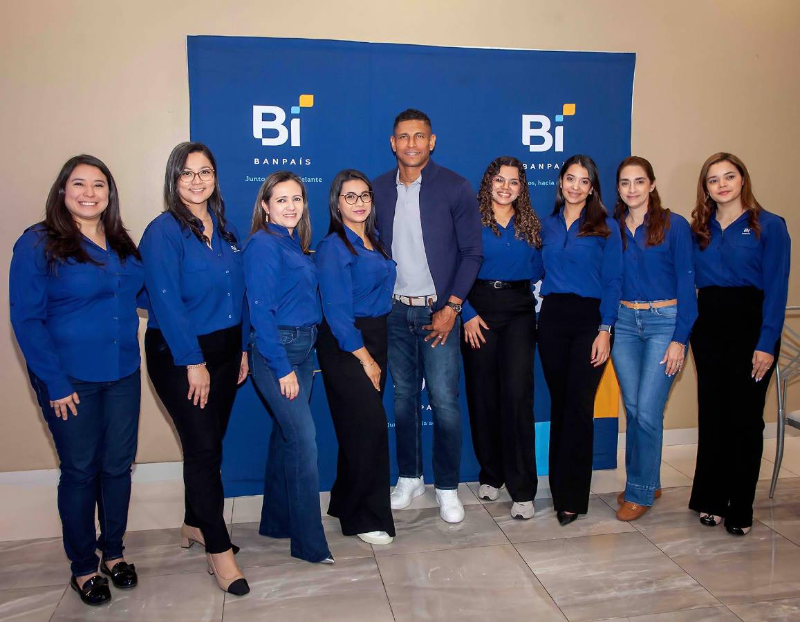Lorena Milla, Grace Merlo, Victoria Franco, Iris Paredes, Carlos Costly, Angie Mejía, Gabriela López, Tania Bobadilla y Grecia Dubón.