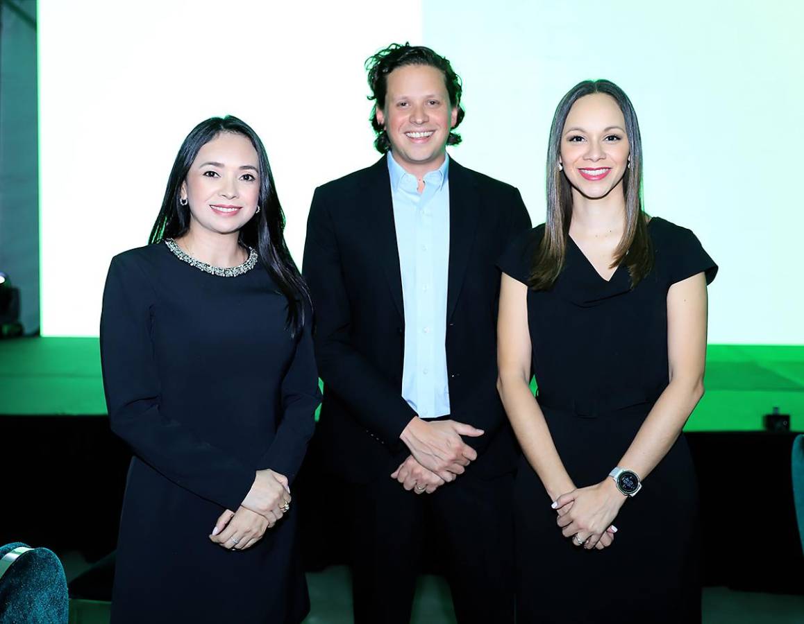 Lily Argeñal, Lito Castillo y Nelly Morales.