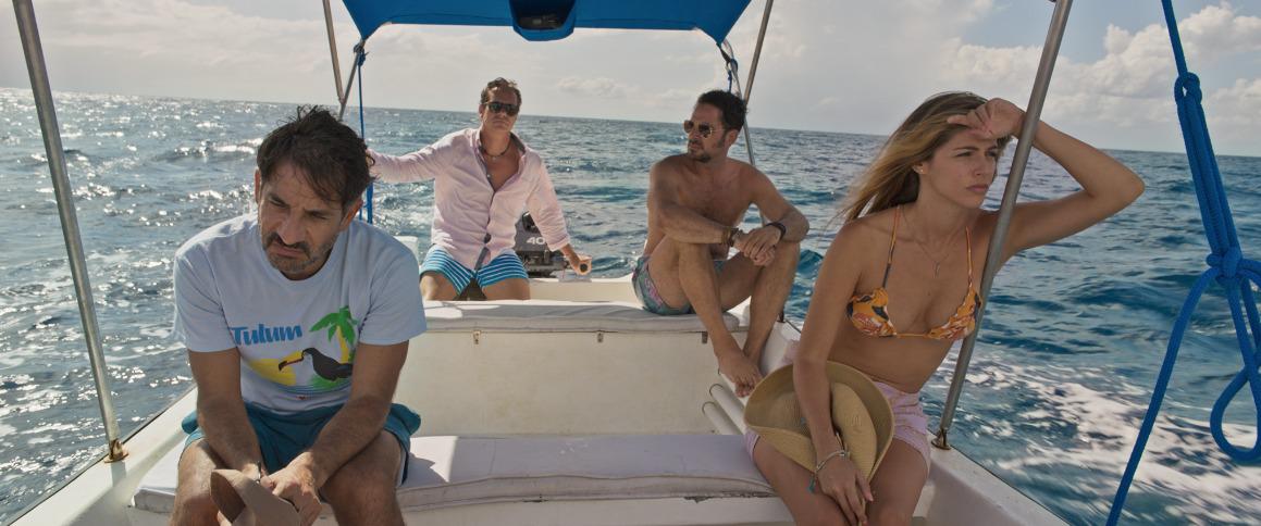 Amalgama. La cinta cuenta la historia de unos amigos, profesionales de la salud dental, que se adentran en una convención en la Riviera Maya.