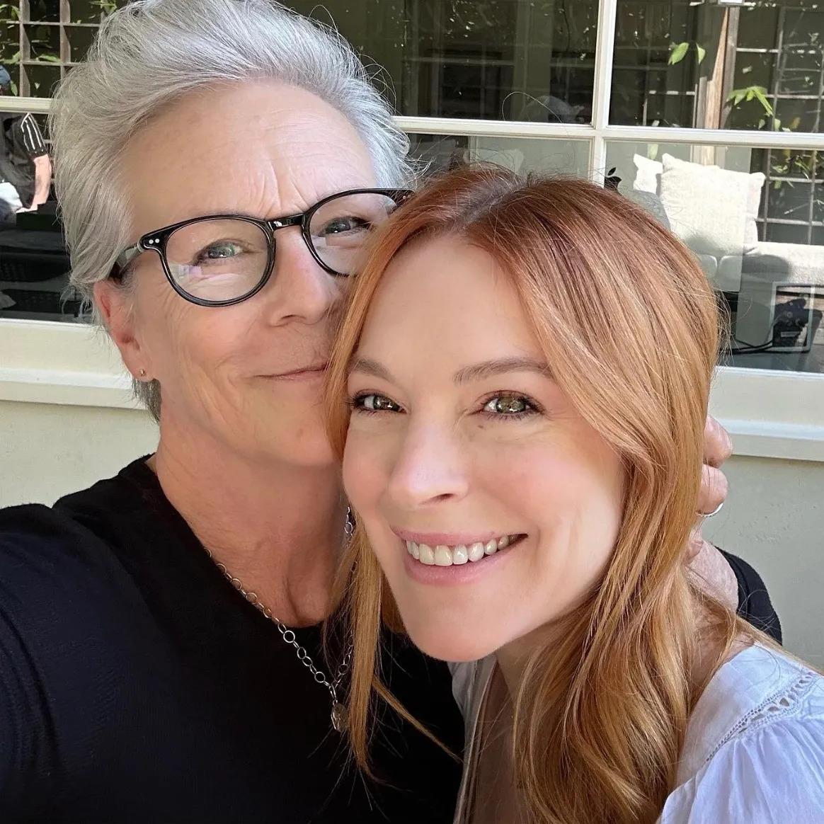 La película ha terminado oficialmente su rodaje. Tanto Lindsay Lohan como Jamie Lee Curtis compartieron emotivas reflexiones en sus redes sociales sobre los últimos días de filmación. Lohan comentó sobre el último lunes en el set, mientras Curtis celebró el último viernes.