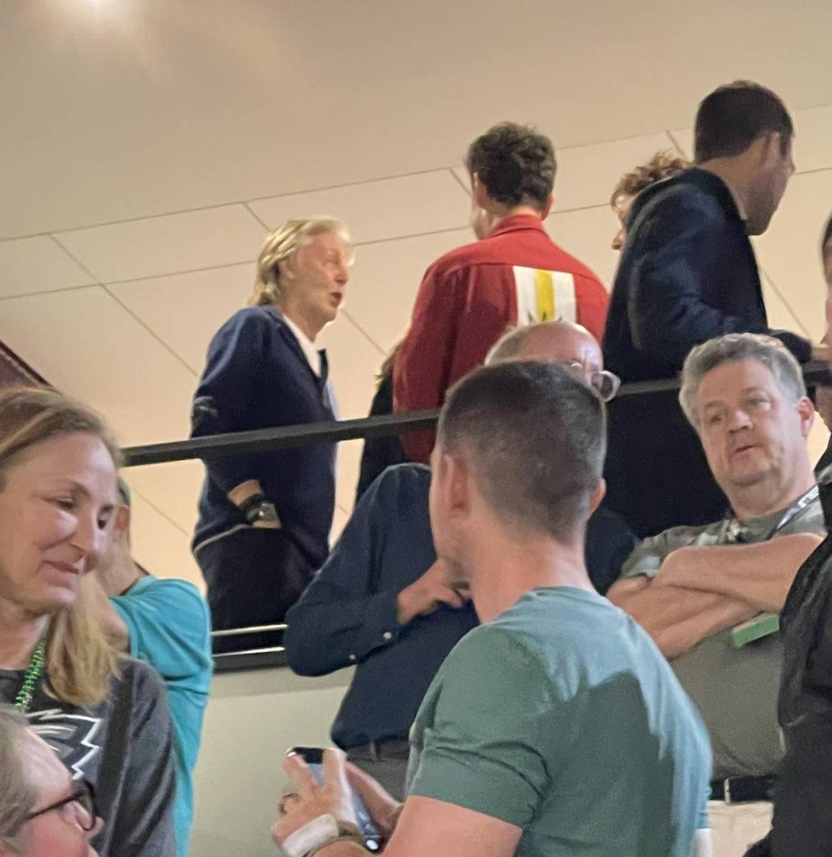 <b>Paul McCartney</b>: La leyenda de la música y exintegrante de The Beatles fue visto llegando al Caesars Superdome para disfrutar del evento deportivo.