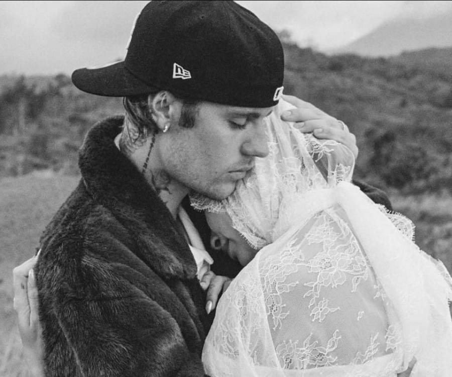 Tras varios rumores, Justin y Hailey Bieber finalmente han anunciado que están esperando a su primer bebé juntos. La pareja compartió la emocionante noticia mediante videos e imágenes en sus cuentas de Instagram.