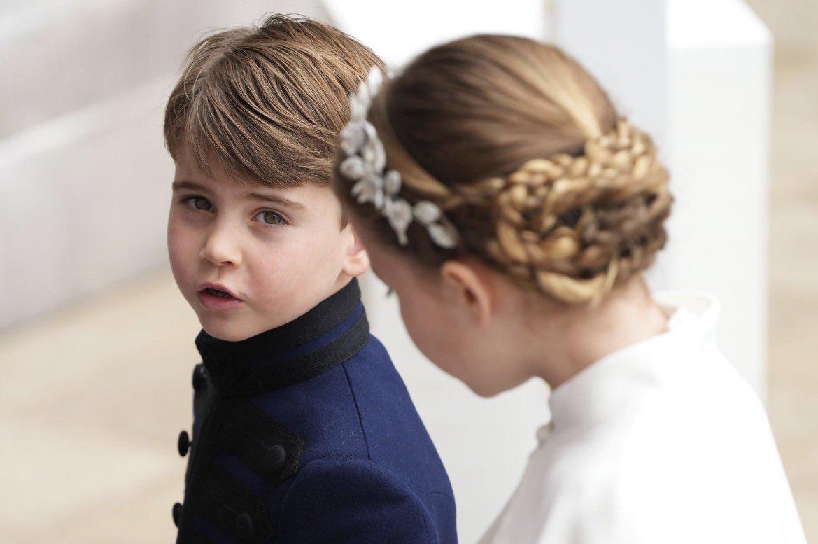 Las adorables expresiones del príncipe Louis durante la coronación del rey Carlos III