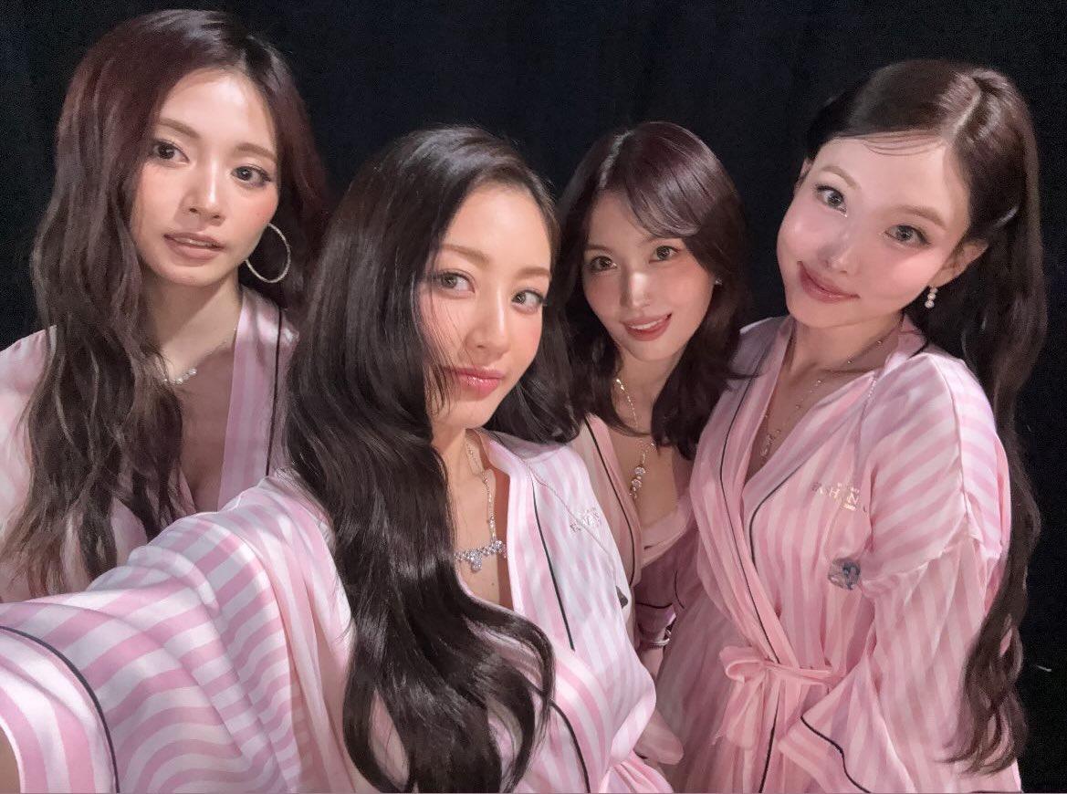 Tzuyu, Jihyo, Momo y Nayeon de Twice.