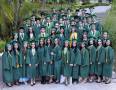 Entre aplausos, sonrisas y emotivos momentos compartidos con familiares y amigos, los 53 alumnos de la promoción 2026 de la Academia Los Pinares celebraron su graduación en una ceremonia llena de significado. El acto marcó el cierre de una inolvidable etapa estudiantil y el comienzo de nuevos sueños y oportunidades para los jóvenes graduandos.