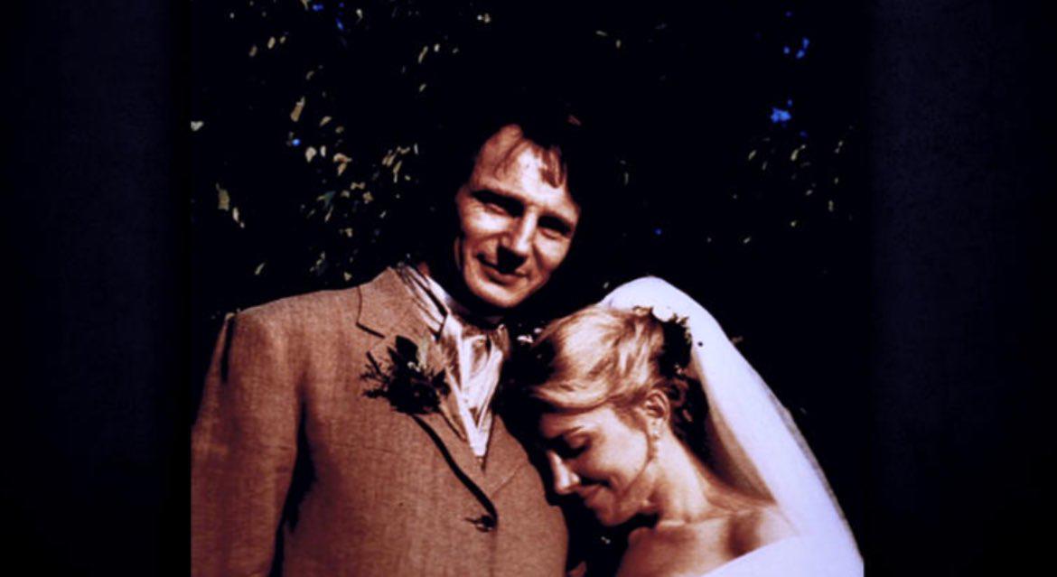Luego de un año de relación, finalmente se casaron el 3 de julio de 1994, donde Natasha vistió de Donna Karan. Entre los invitados destacados de la ceremonia estaban Emma Thompson, Steven Spielberg y Mia Farrow. 