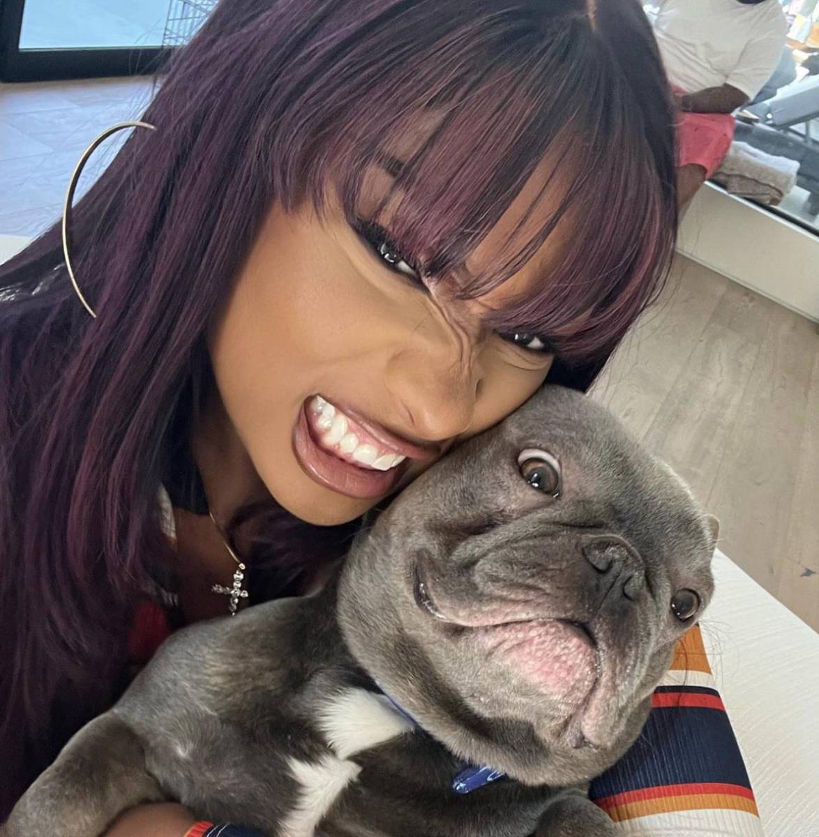 Megan Thee Stallion con su bulldog francés 4oe Thee Frenchie. 