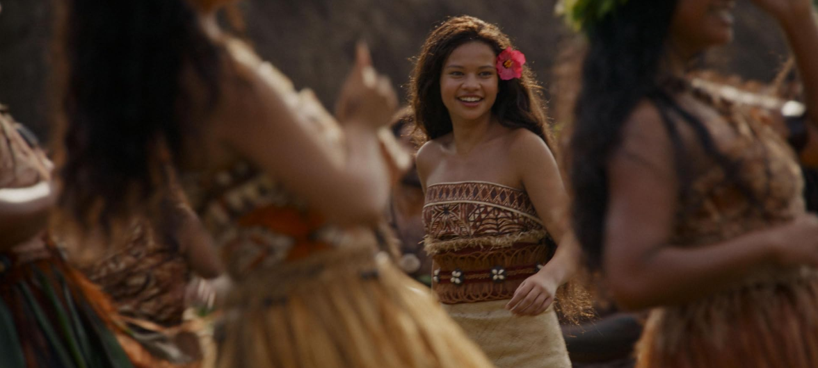 Moana (Live Action)Con el fin de romper una antigua maldición ecológica, una joven valiente y el semidiós Maui navegan por el océano para salvar a su isla. “Moana” se estrena el próximo 10 de julio.