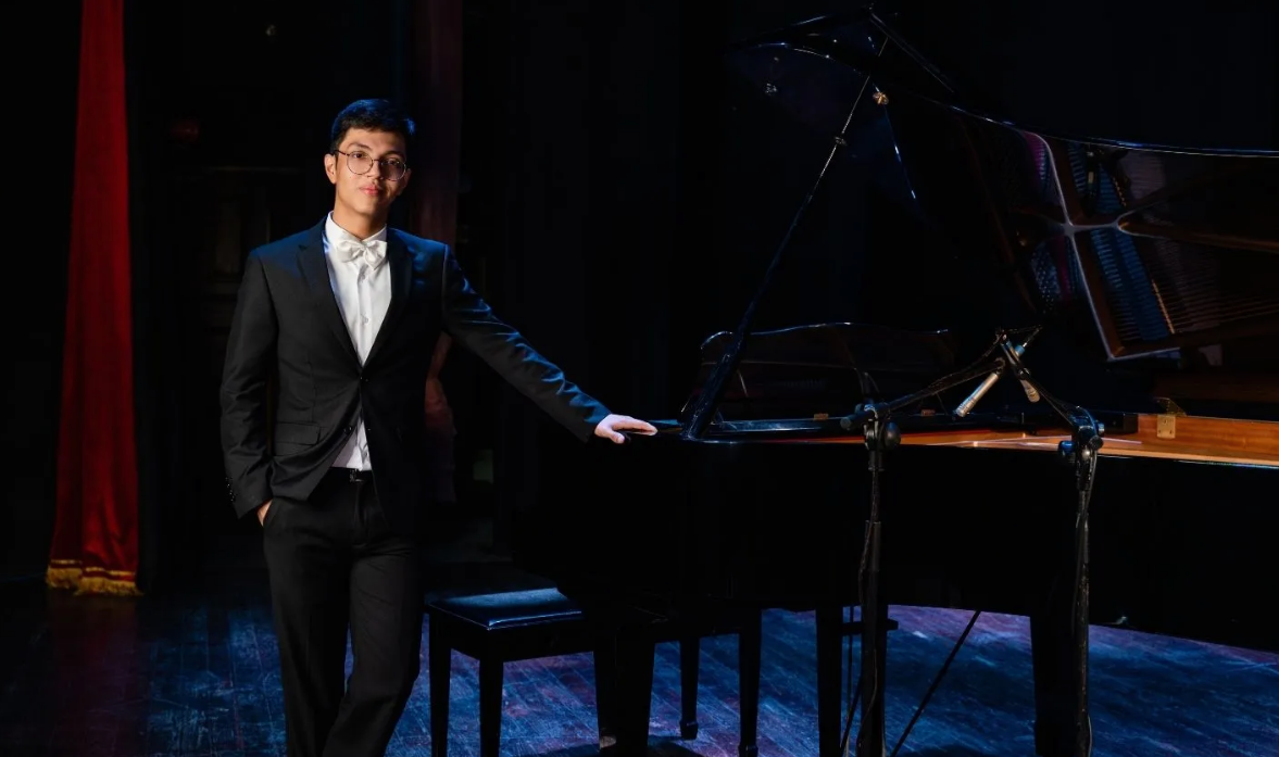  Dennis Manzanares – Got Talent EspañaTodos quedamos impactados con el talento de Dennis, un joven sampedrano que conquistó Got Talent España con su voz de contratenor. No cabe duda que nos sentimos orgullosos del talento de este joven. 