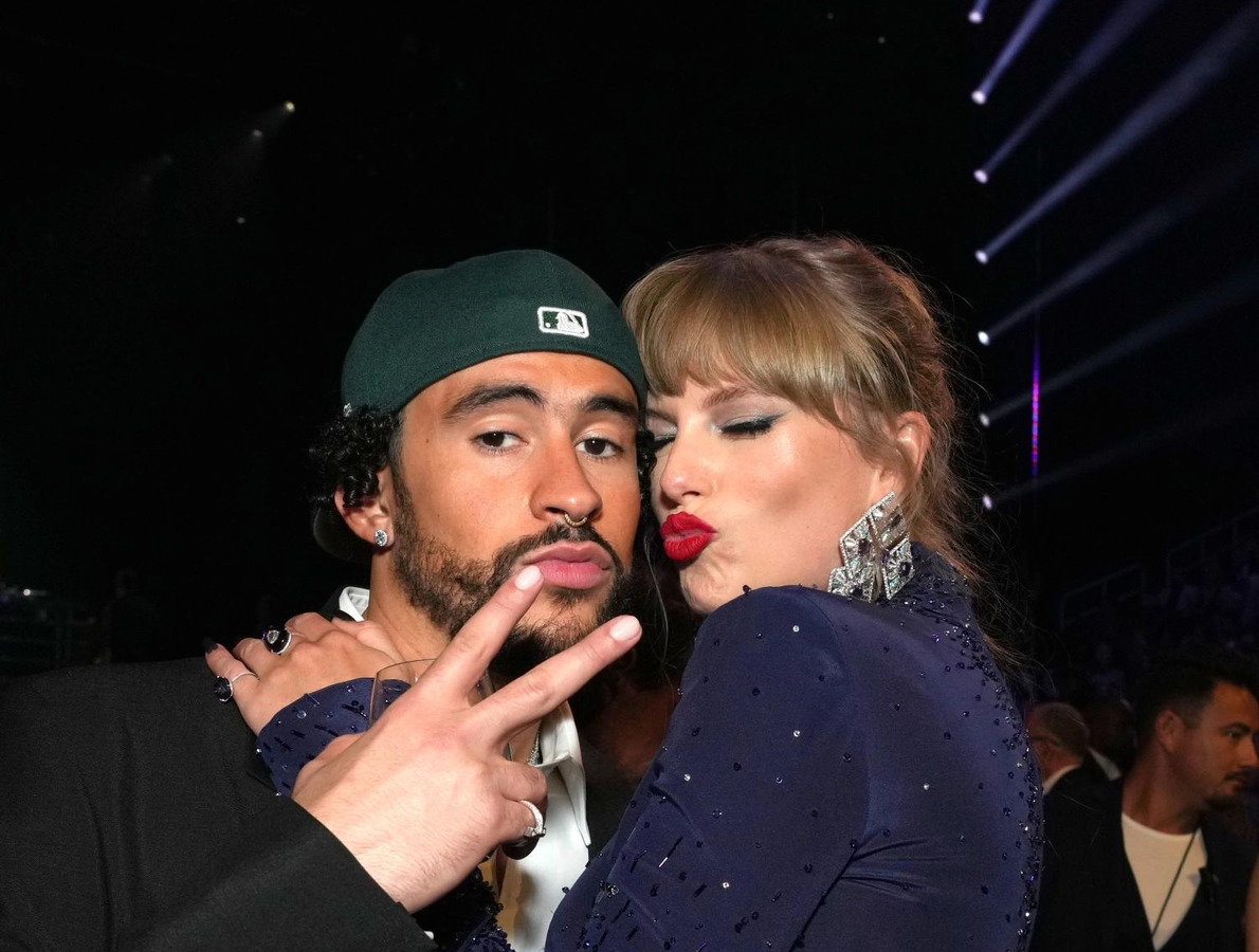 Bad Bunny y Taylor Swift en los premios Grammy 2023.