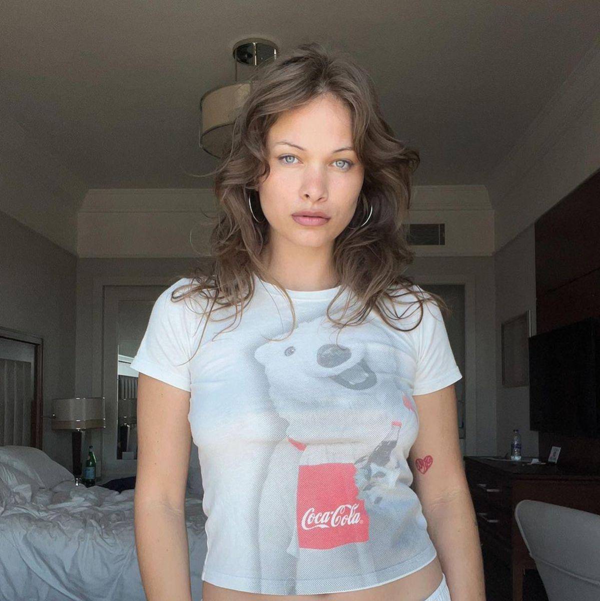 Nacida el 20 de julio de 1994 en Manhattan, Nueva York, Eva era una influencer, actriz, escritora y productora estadounidense que dejó una marca indeleble en el mundo del entretenimiento digital.
