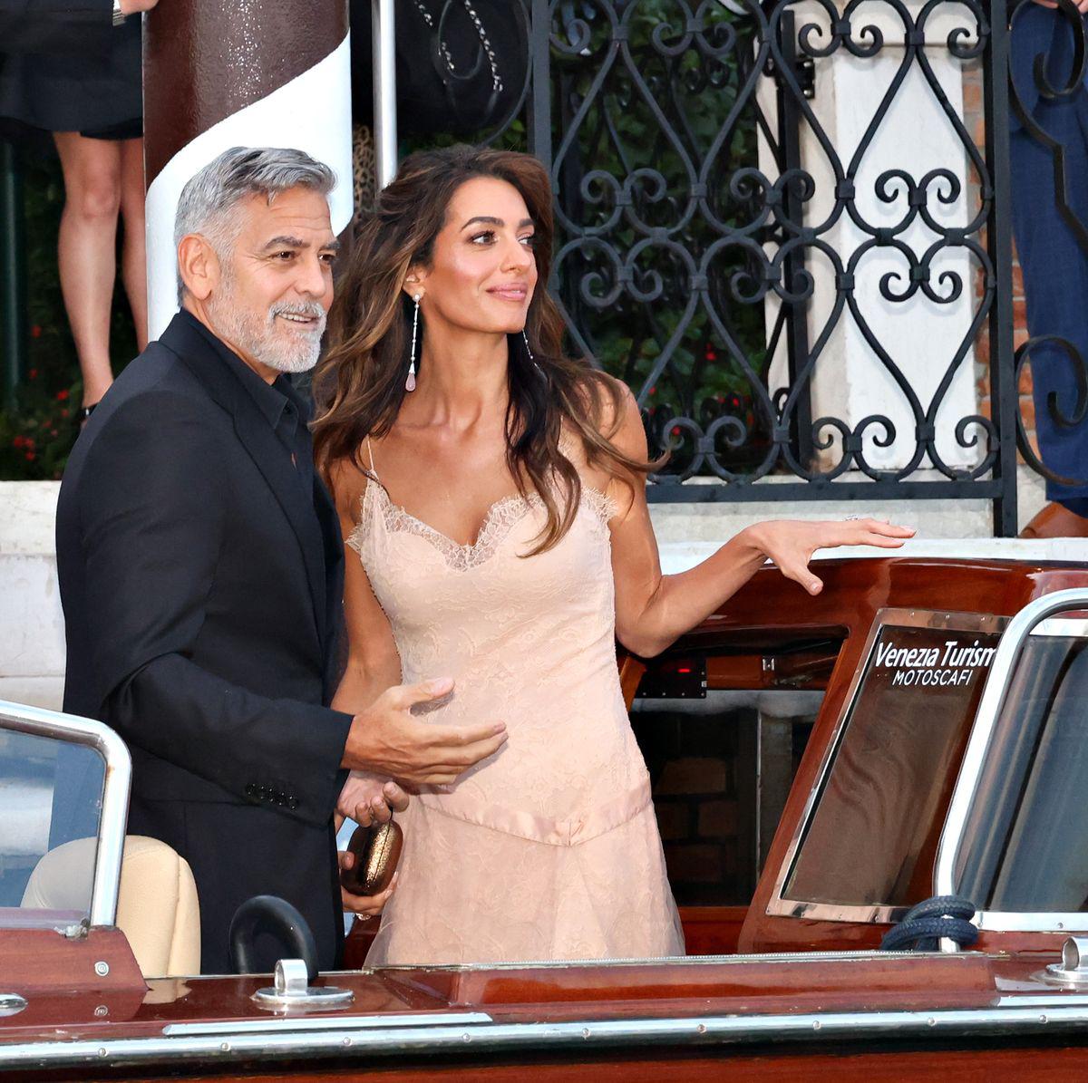 <b>George Clooney y Amal Clooney</b>La feliz pareja se hizo presente a la premiación de los DVF (Diane Von Furstenberg) durante el festival de Venecia. La abogada utilizó un vestido tipo lencería firmado por Dior.