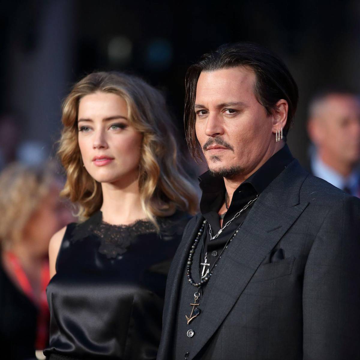 Johnny Depp y Amber HeardJohnny Depp tuvo una relación de 14 años con Vanessa Paradis, que finalizó en 2012. Sin embargo, los rumores dicen que en 2009 inició un amorío con Amber Heard, a quien conoció en el set de The Rum Diary. La pareja confirmó su relación en 2012 y en 2015 se casaron. No obstante, todos sabemos cómo terminó ese amor...