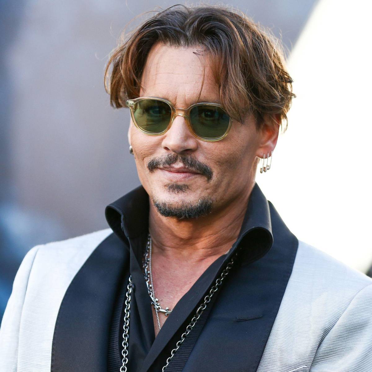 Johnny Depp estuvo en el ojo del huracán con los juicios que enfrentó con su expareja, Amber Heard, por presunta violencia doméstica; la carrera del actor se vio muy afectada a raíz de esta situación. Disney los despidió de la franquicia de “Piratas del Caribe” y Warner Bros. de la franquicia de “Animales Fantásticos”. 