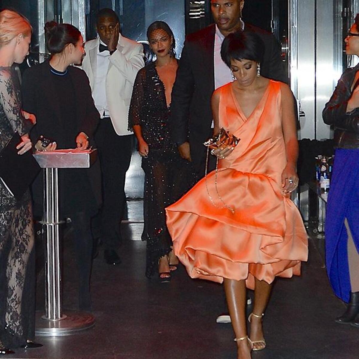 En la Met Gala del 2014, Beyoncé es testigo de como Solange Knowles arañó, pateo y le grito a Jay-Z en el elevador del Hotel Standard, mientras Bey solo observaba. Solo paso una semana para que la grabación de la agresión se viralizara, razón por la cual el 15 de mayo, Beyoncé, Solange y Jay-Z emitieron un comunicado donde todos aceptaba la responsabilidad y que todo seguían adelanté como familia unidad parecer el arranque de ira fue por los rumores de infidelidad por parte de Jay-z con la diseñadora de moda Rachel Roy.