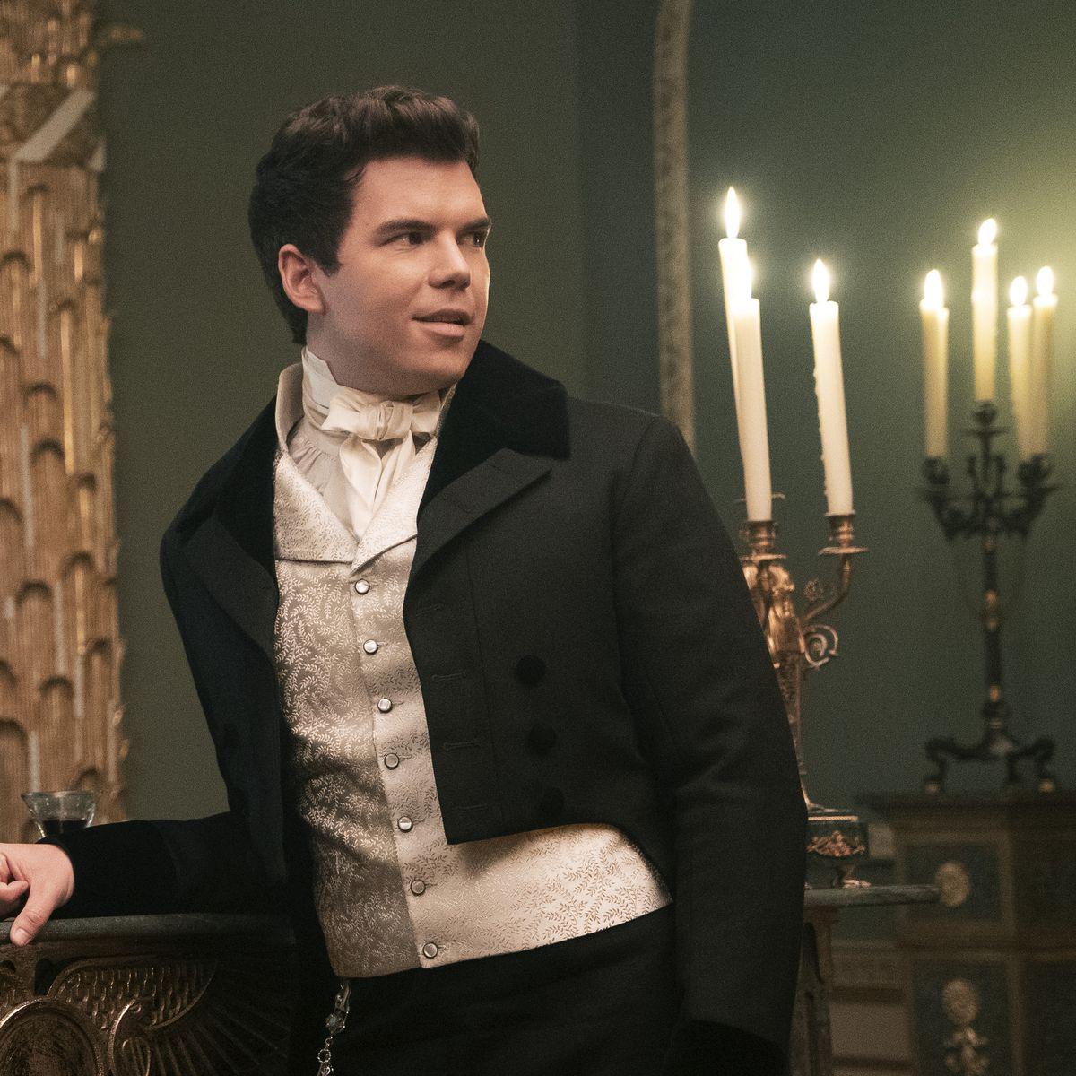 Posiblemente creas que la primera vez que Newton apareció en pantalla fue en la primera temporada de Bridgerton, pero, en realidad, ¡eso está lejos de ser cierto! 