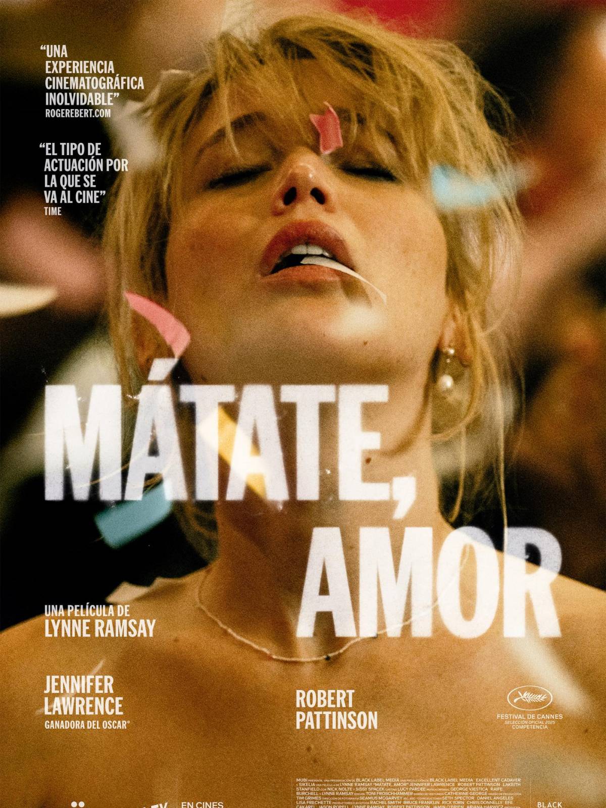 Jennifer Lawrence y Robert Pattinson se reencuentran en la pantalla grande, bajo la dirección de Lynne Ramsay, en la película de suspenso-comedia “Die, My Love”. Este intenso drama psicológico, estrenado en el Festival de Cannes 2025, es una mirada cruda y poética a los limites del amor, la maternidad y la cordura.