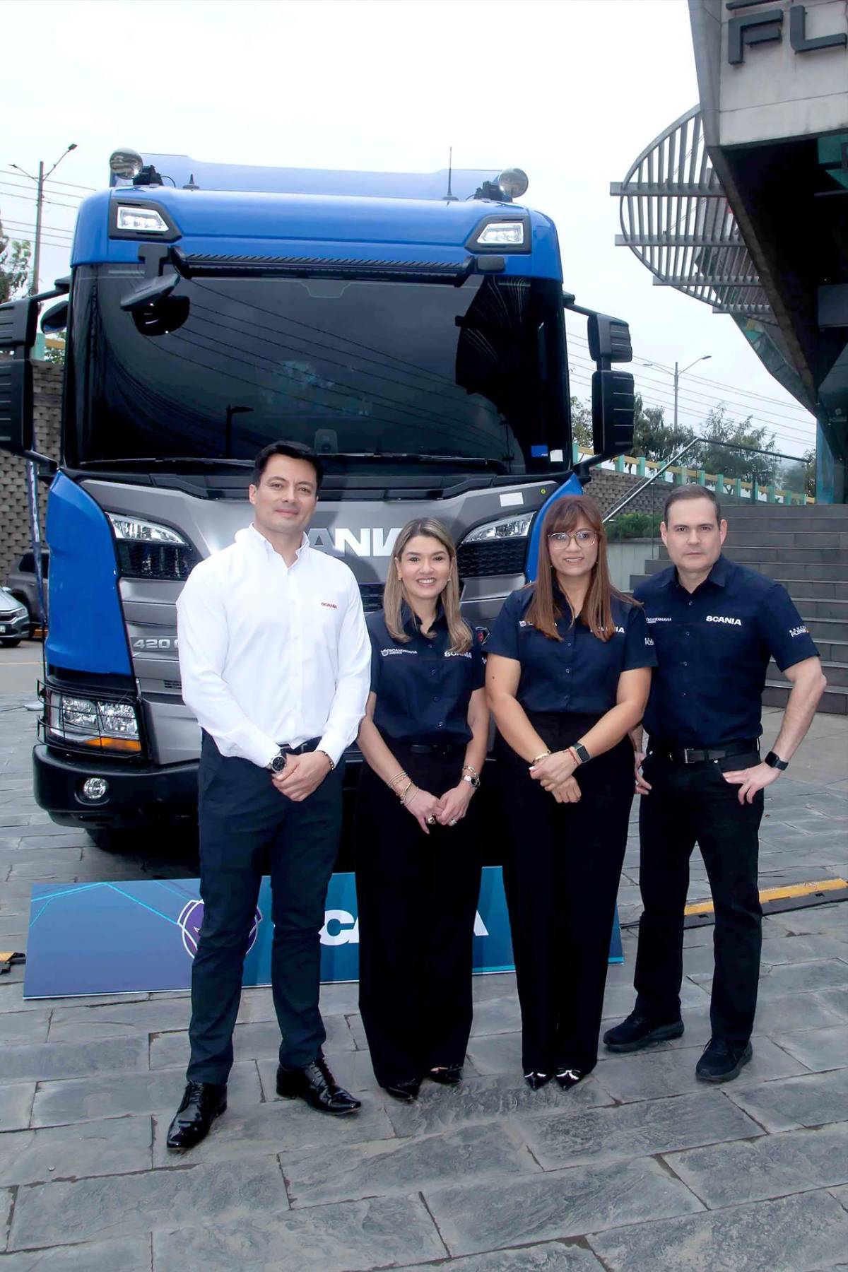 Scania y Grupo Flores presentan su nueva gama de motores Scania Super
