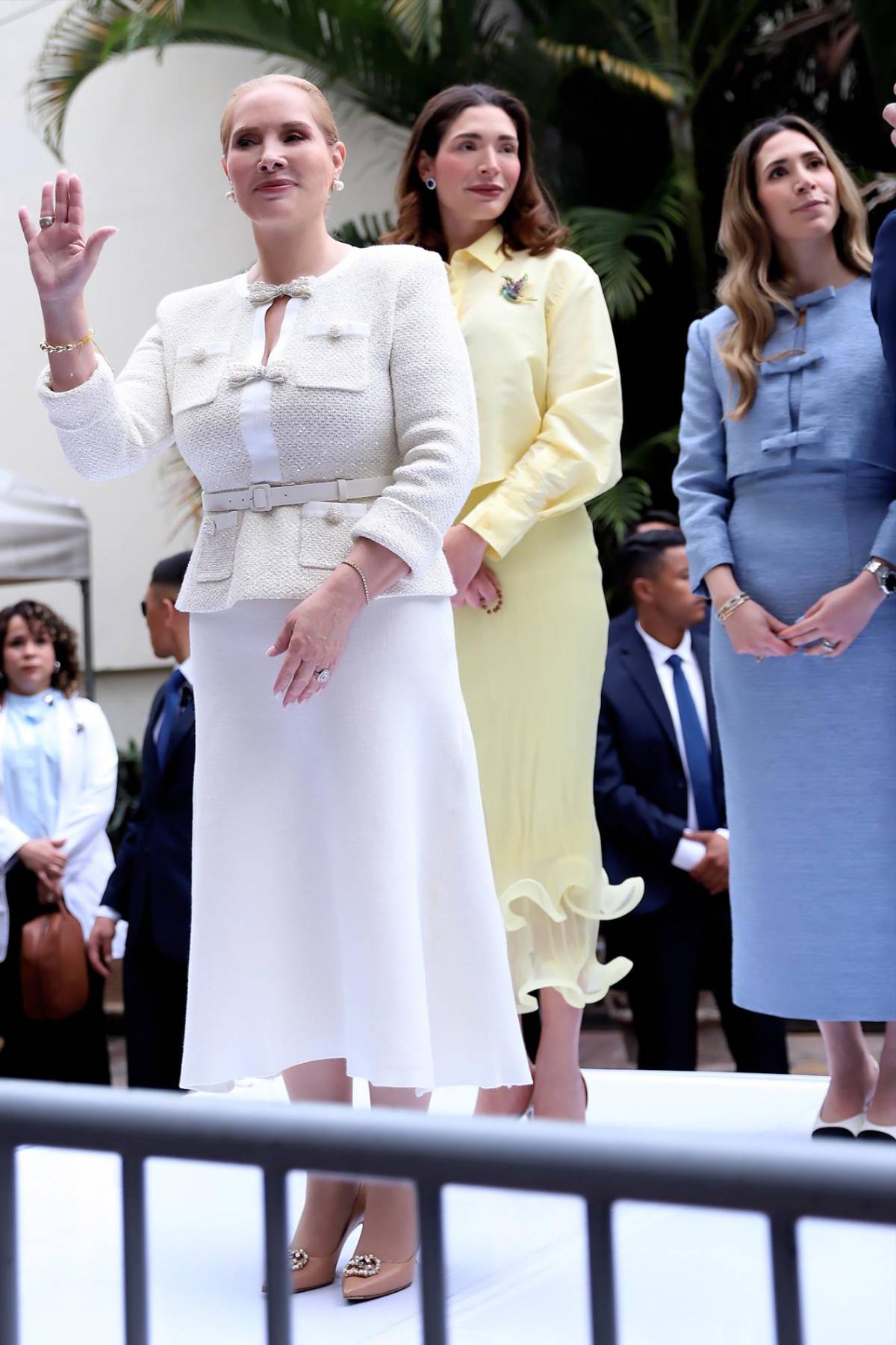 El look de Lissette Asfura en la toma de posesión: elegancia y serenidad en blanco