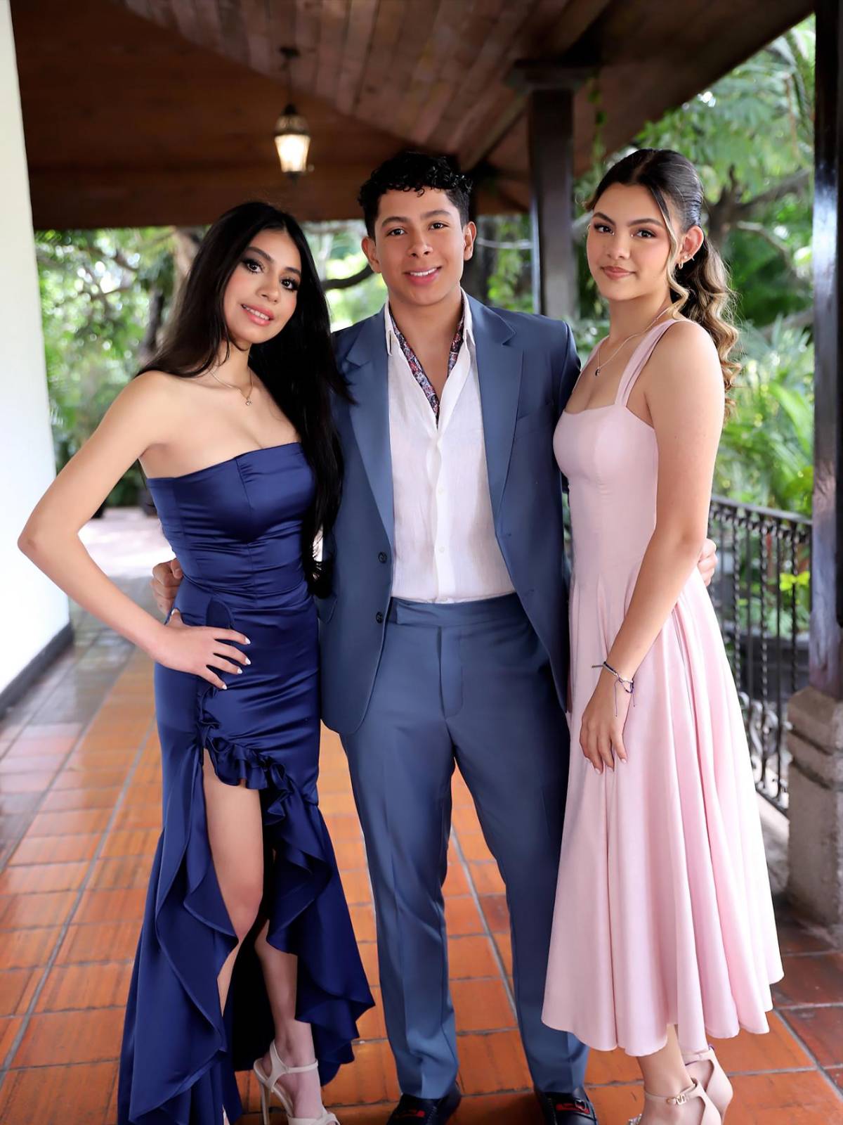 En una cálida mañana en el restaurante La Cuisinette, los seniors 2026 de la Discovery School se reunieron a celebrar su Senior Brunch. Los jóvenes compartieron risas y memorias y crearon nuevos momentos para recordar este año tan especial, que marca una etapa muy importante en sus vidas. En la foto: Óscar Cálix y Lía Ochoa.