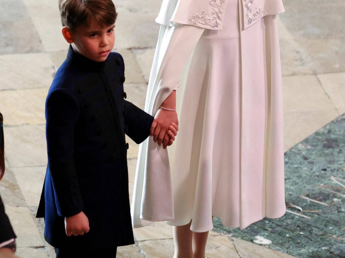 La princesa Charlotte, vestida por Alexander McQueen y su hermano Luis