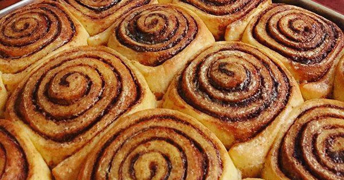 <b>Rollitos de Canela</b>Preparación: Extiende masa de hojaldre, unta con mantequilla, azúcar y canela. Enrolla y corta en rodajas. Hornea a 180°C hasta que estén dorados.