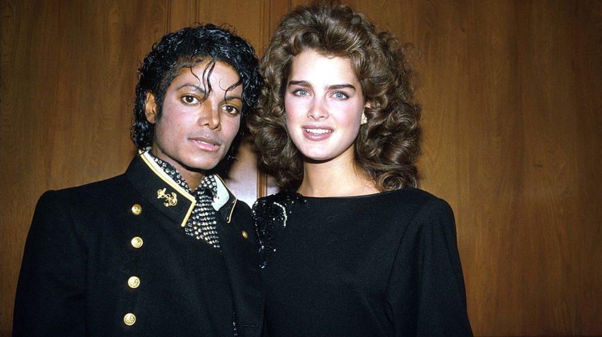 El equipo de seguridad del cantante se esforzaba mucho para que sus novias y esposas no fueran visibles para el público. La discográfica Motown influyó en su vida privada para mantener una imagen que favoreciera su popularidad.