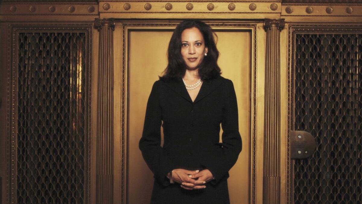 Harris comenzó su carrera en la Oficina del Fiscal del Distrito del Condado de Alameda antes de ser elegida Fiscal de Distrito de San Francisco en 2003. En 2010, fue elegida Fiscal General de California.