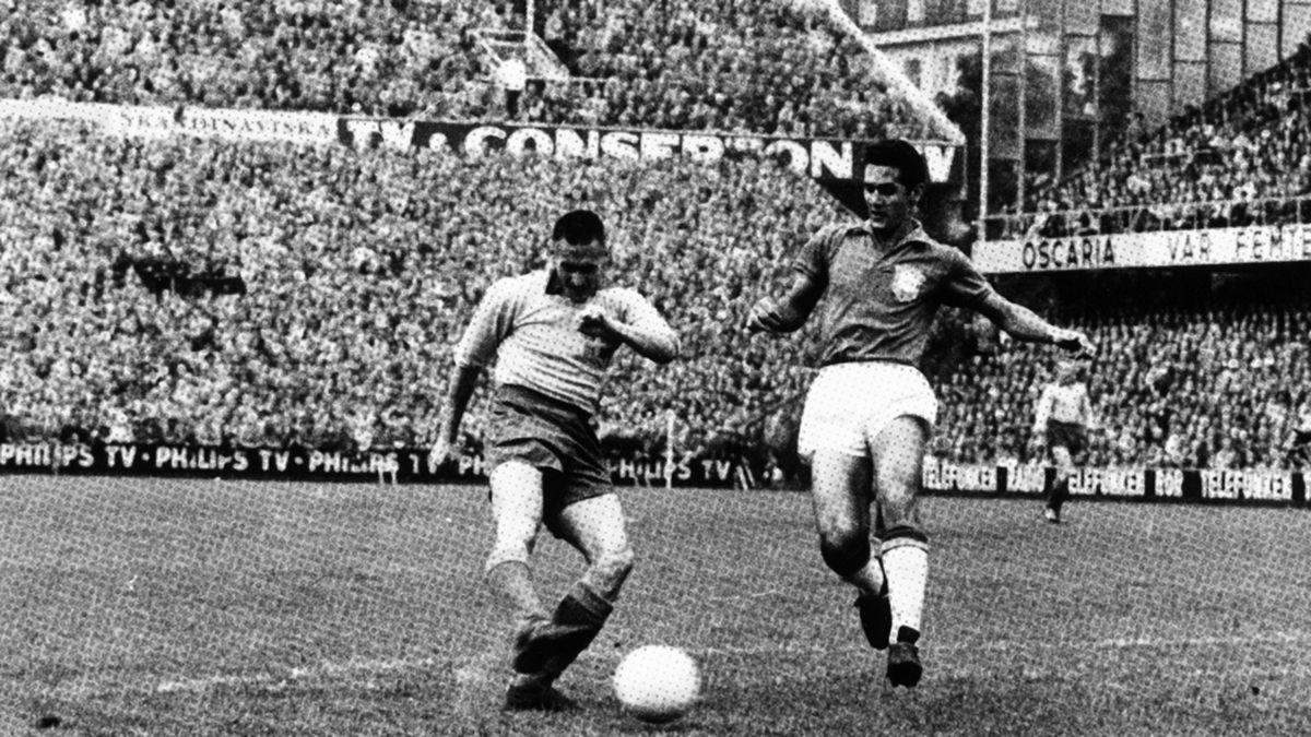 En sus plenos dieciséis años, Pelé debutó con la Selección Brasileña en la Copa del Mundo suscitada en Suecia de 1958. Fue pieza clave para la obtención del título mundialista. Dato interesante, Pelé no iba como titular dentro de la alineación. 