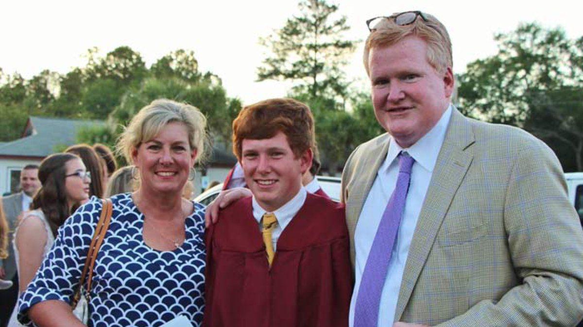 Los Murdaugh: Muerte y escándalo en Carolina del Sur. Una serie de tragedias sacude a una pequeña comunidad de Carolina del Sur y expone los horrendos secretos de la familia más poderosa del lugar. 22 de febrero 