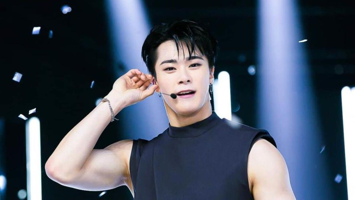  Además de ser cantante, Moon Bin fue actor, bailarín, modelo y MC de programas musicales.