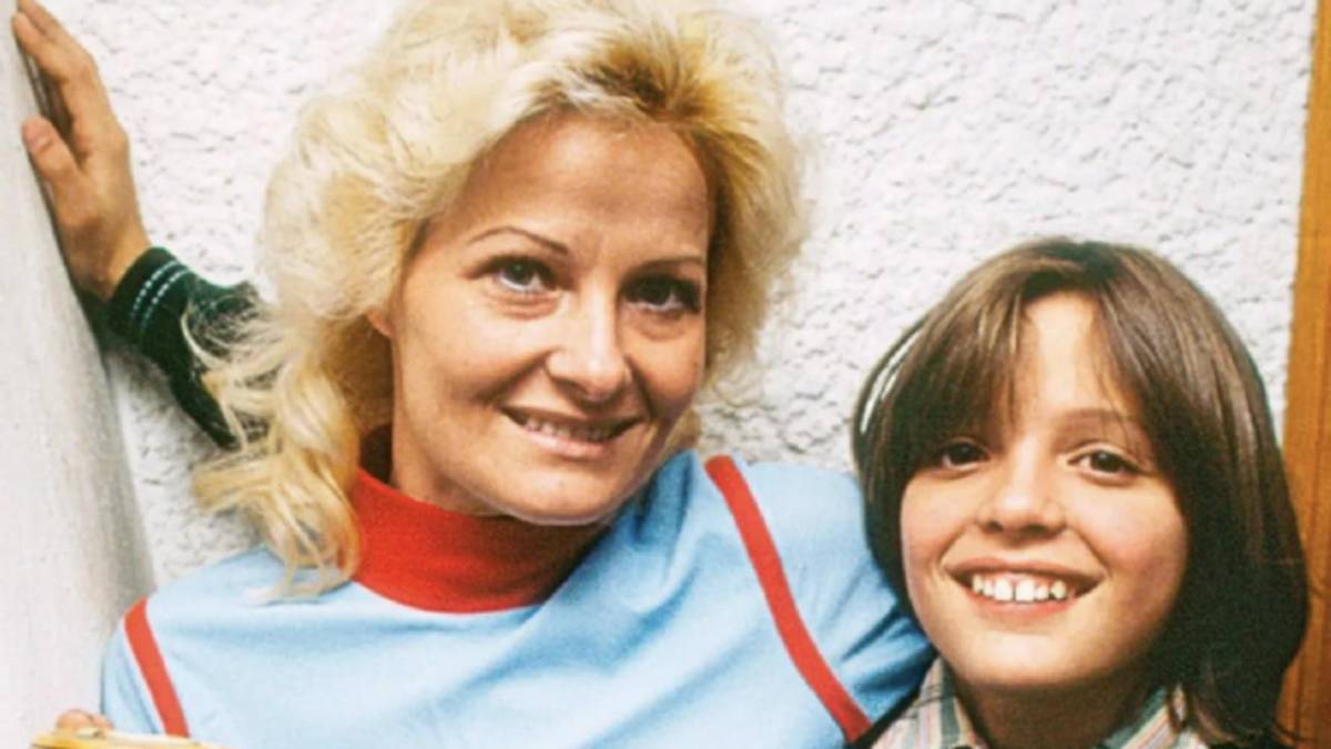 Luis Miguel habría contratado investigador privado hace muchos años para dar con el paradero de su madre.